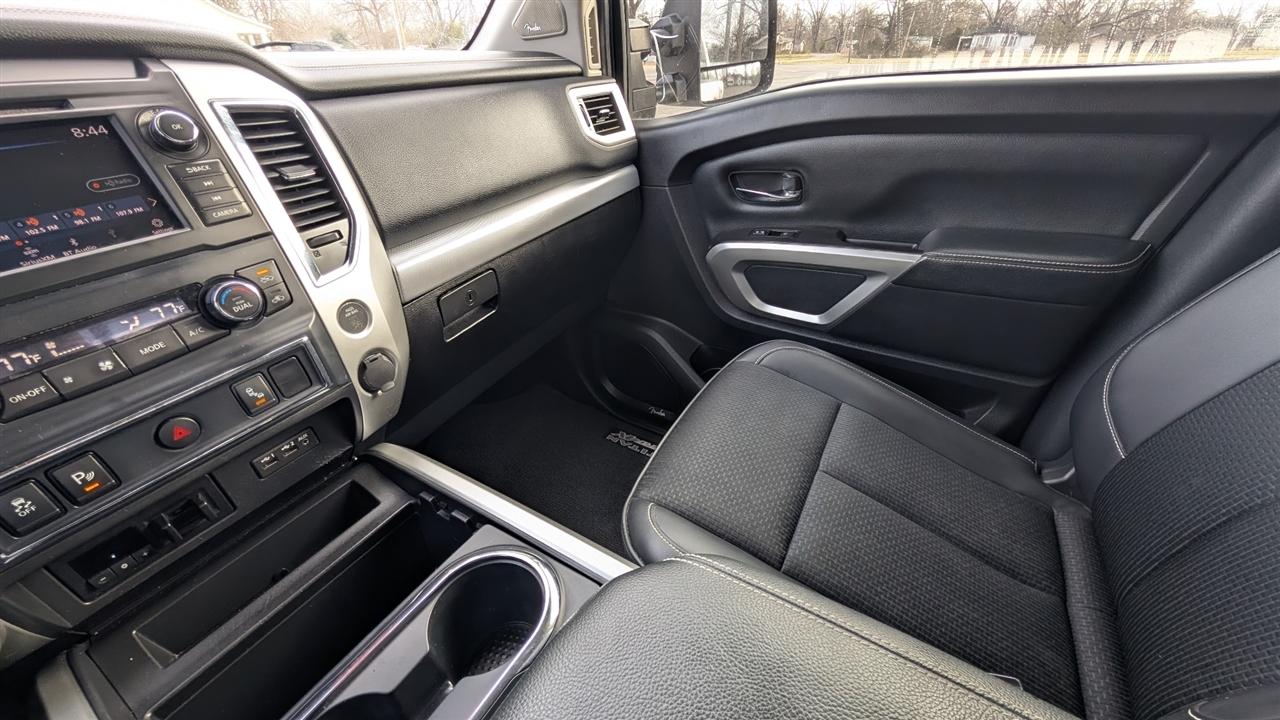 Nissan Titan SV Crew Cab 4WD 2019