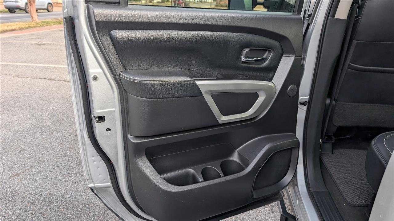 Nissan Titan SV Crew Cab 4WD 2019