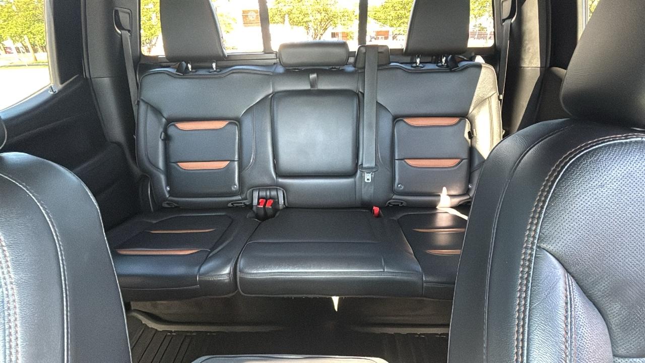 GMC Sierra 1500 AT4 Crew Cab Long Box 4WD 2020