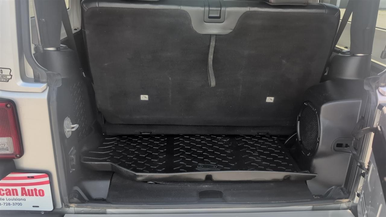 Jeep Wrangler Sahara 4WD 2012