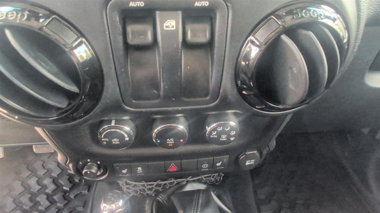Jeep Wrangler Sahara 4WD 2012