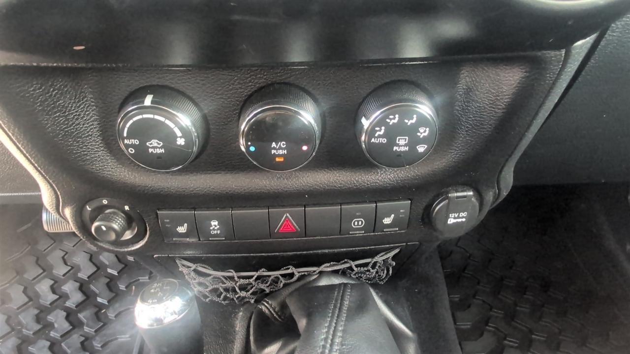 Jeep Wrangler Sahara 4WD 2012