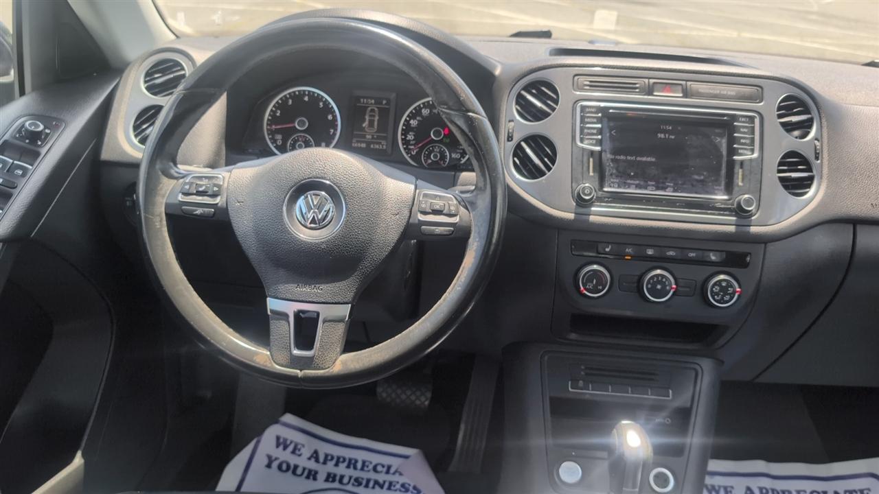 Volkswagen Tiguan S 2016
