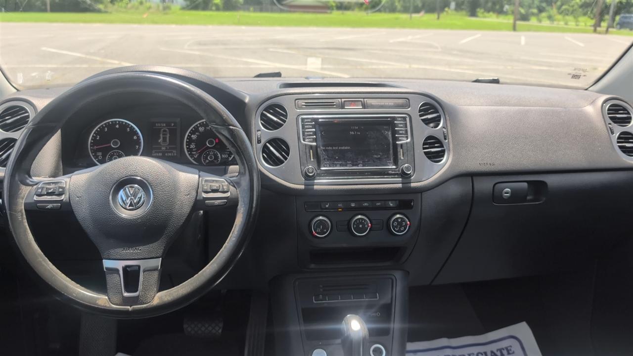 Volkswagen Tiguan S 2016