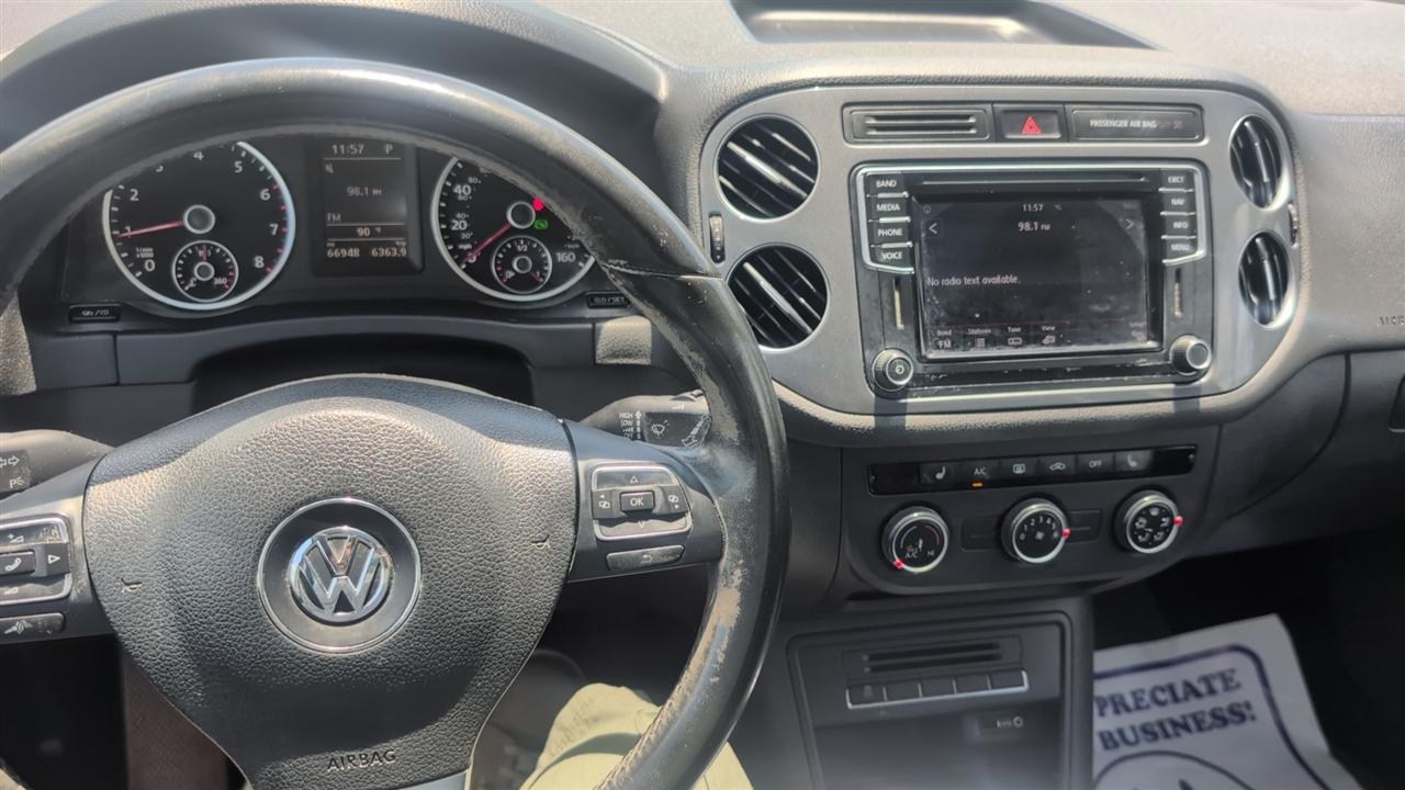 Volkswagen Tiguan S 2016