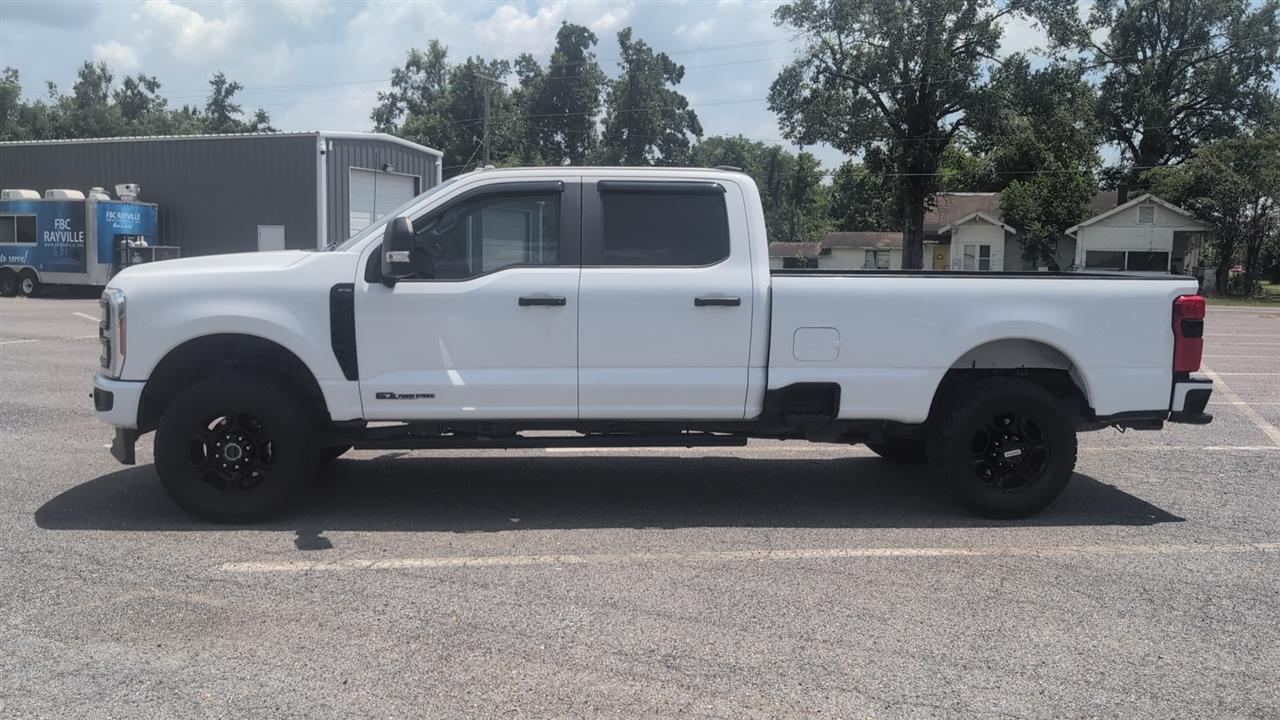 Ford F-250 SD Platinum Crew Cab 4WD 2023