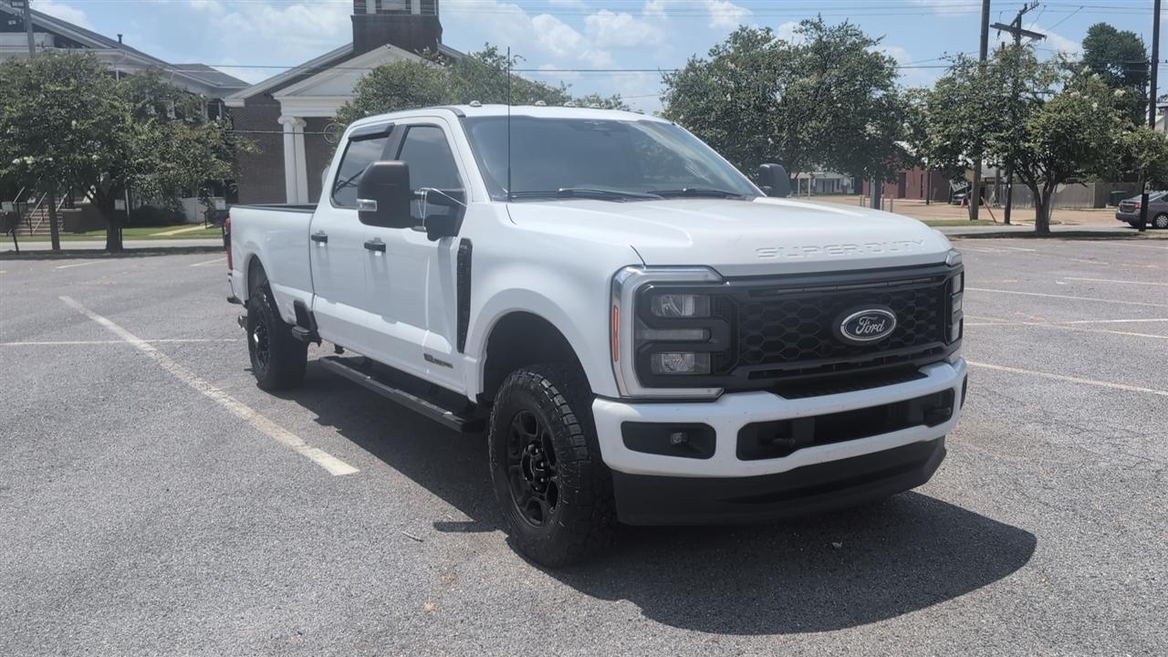 Ford F-250 SD Platinum Crew Cab 4WD 2023