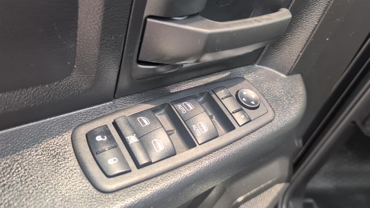 RAM 1500 Classic Tradesman Crew Cab SWB 2WD 2024