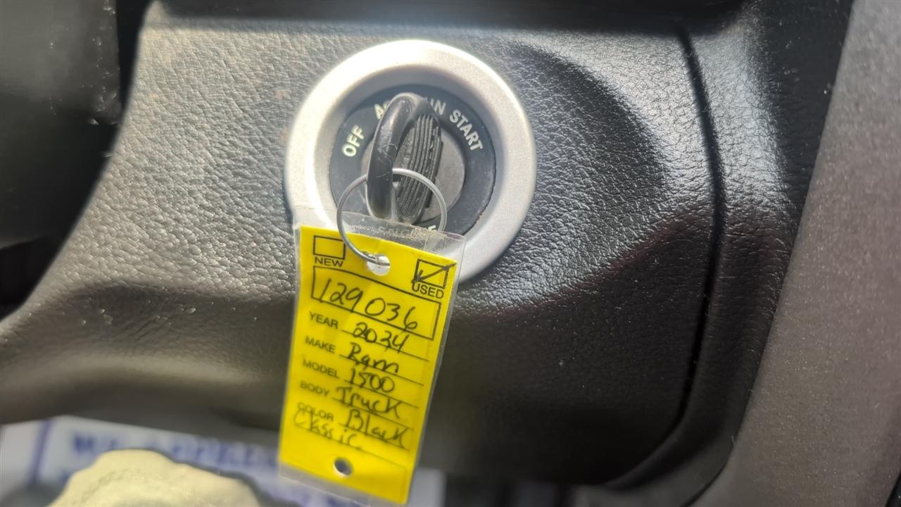 RAM 1500 Classic Tradesman Crew Cab SWB 2WD 2024