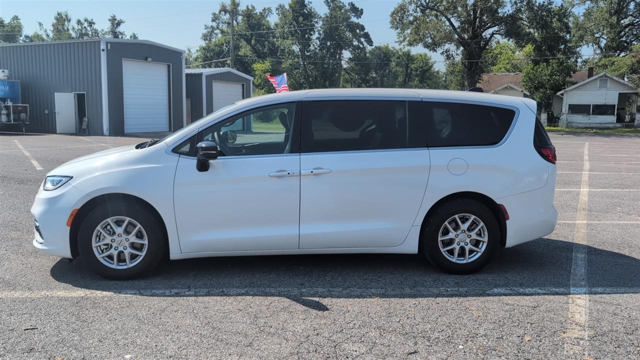 Chrysler Pacifica Select 2025