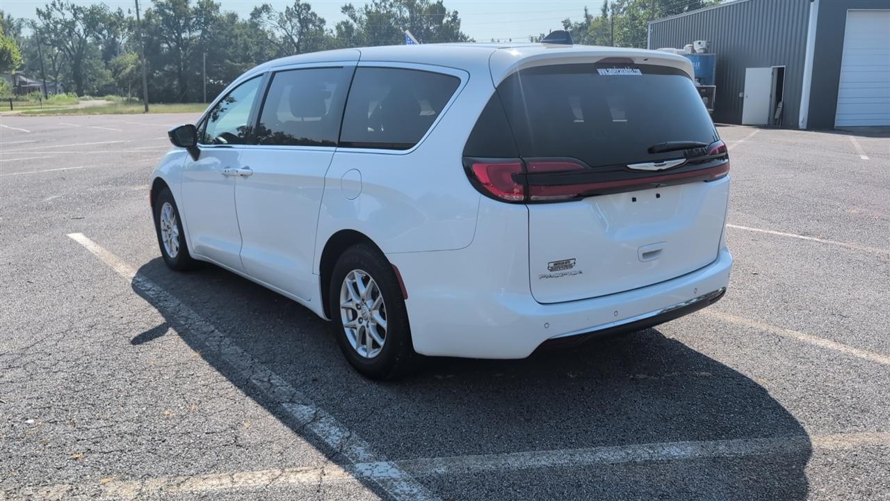 Chrysler Pacifica Select 2025
