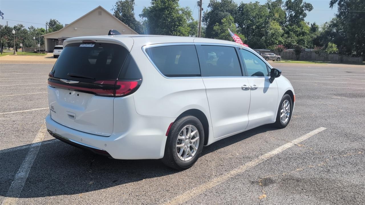 Chrysler Pacifica Select 2025