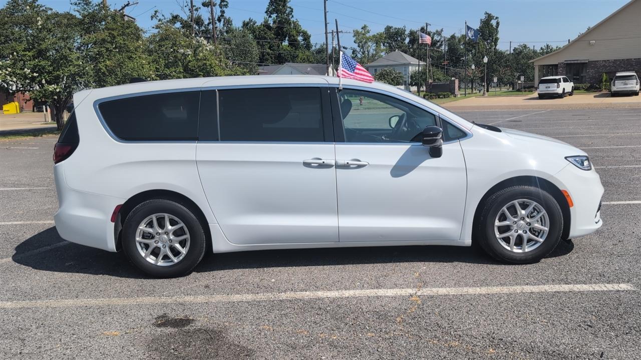 Chrysler Pacifica Select 2025