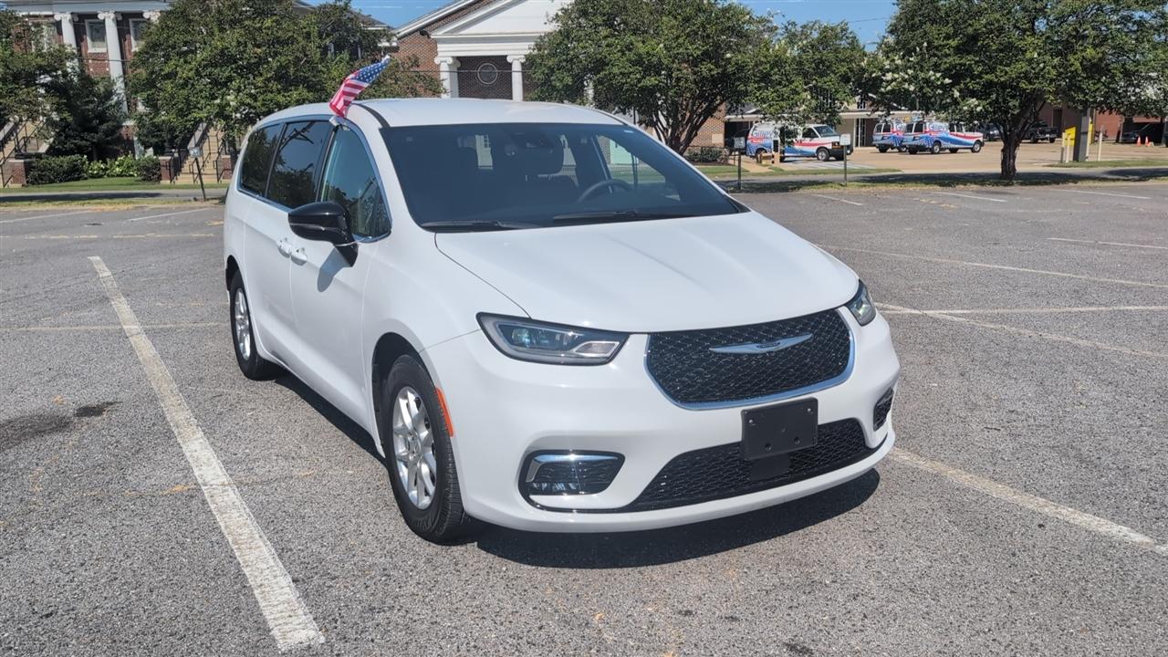 Chrysler Pacifica Select 2025