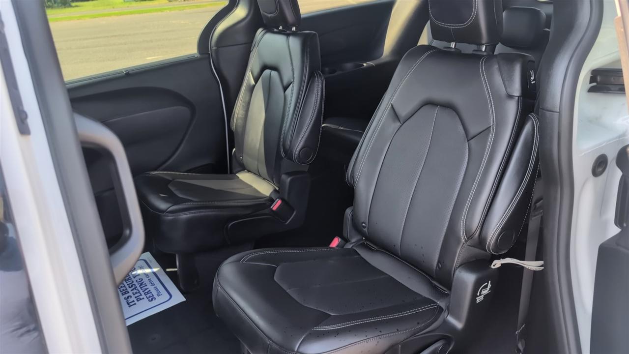 Chrysler Pacifica Select 2025
