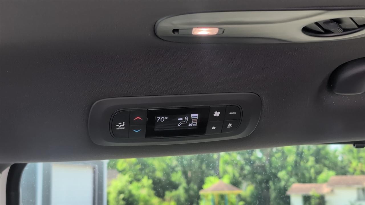 Chrysler Pacifica Select 2025