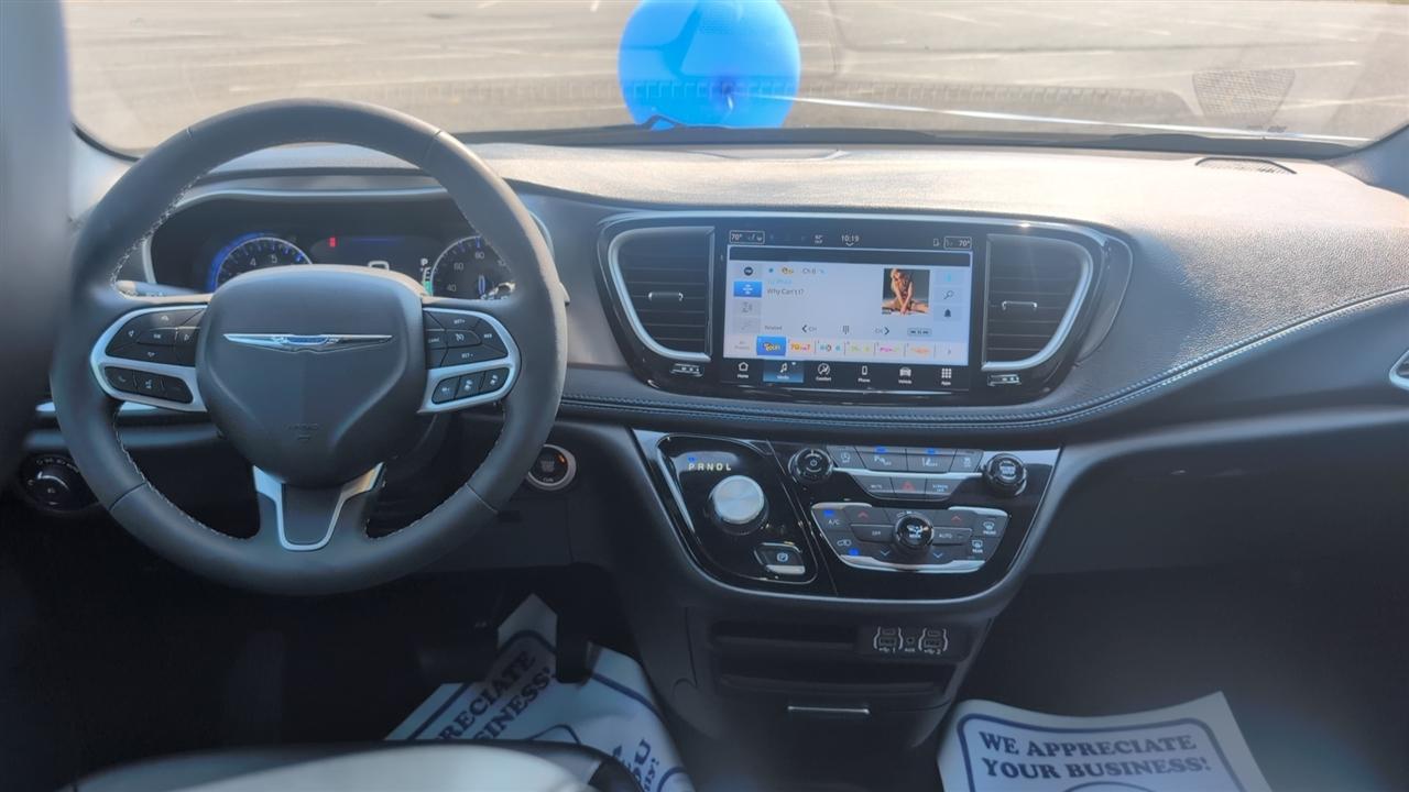 Chrysler Pacifica Select 2025