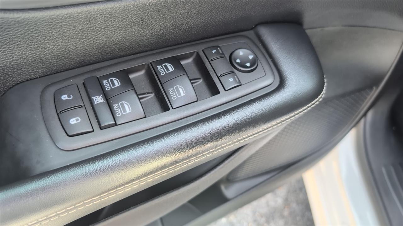 Chrysler Pacifica Select 2025