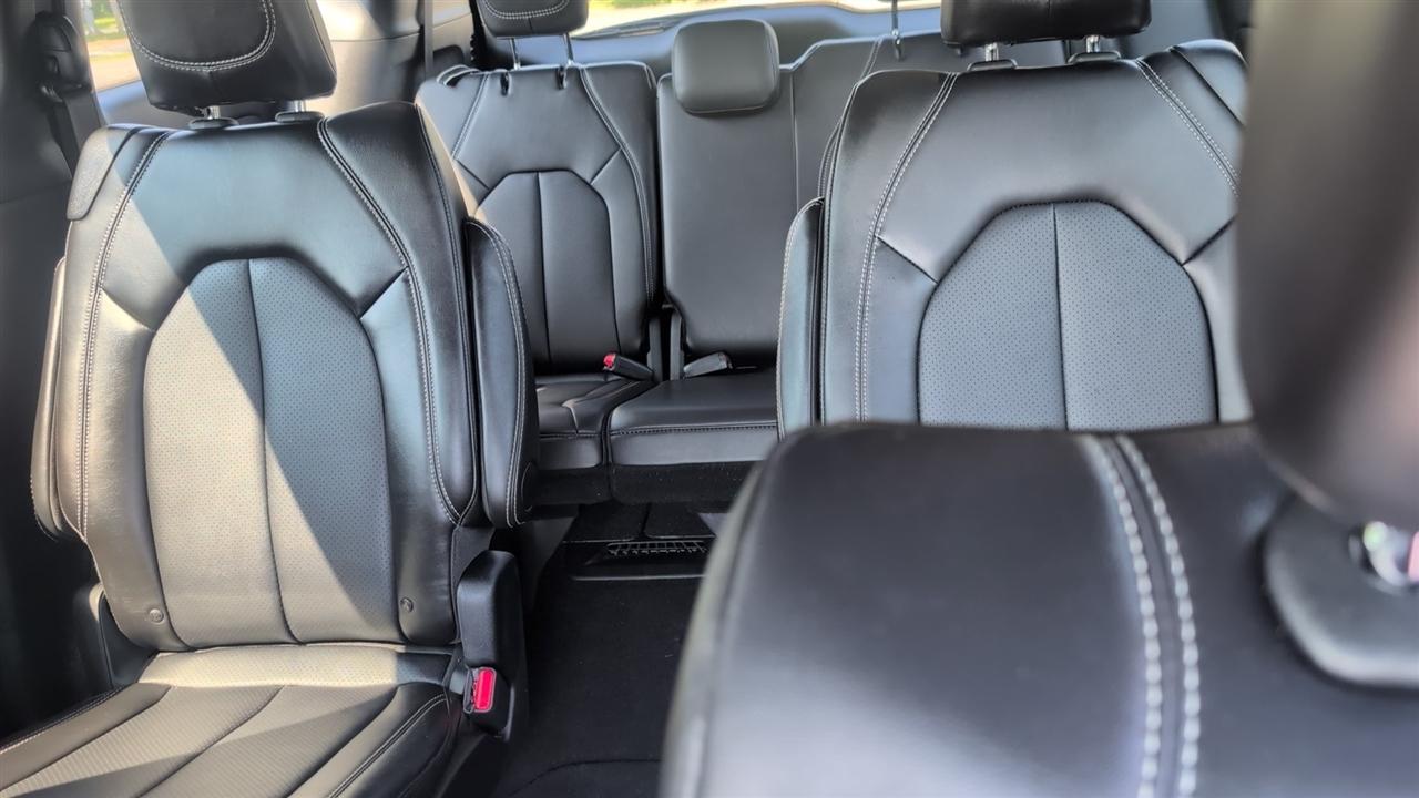 Chrysler Pacifica Select 2025