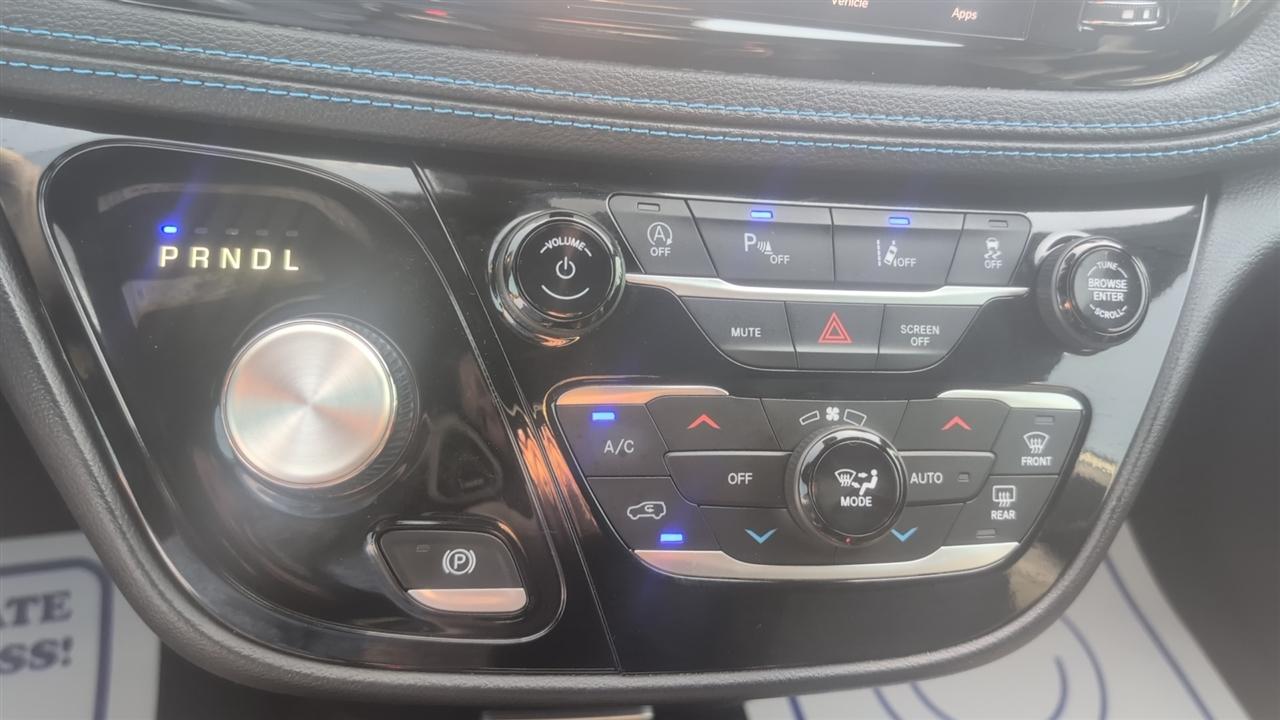 Chrysler Pacifica Select 2025