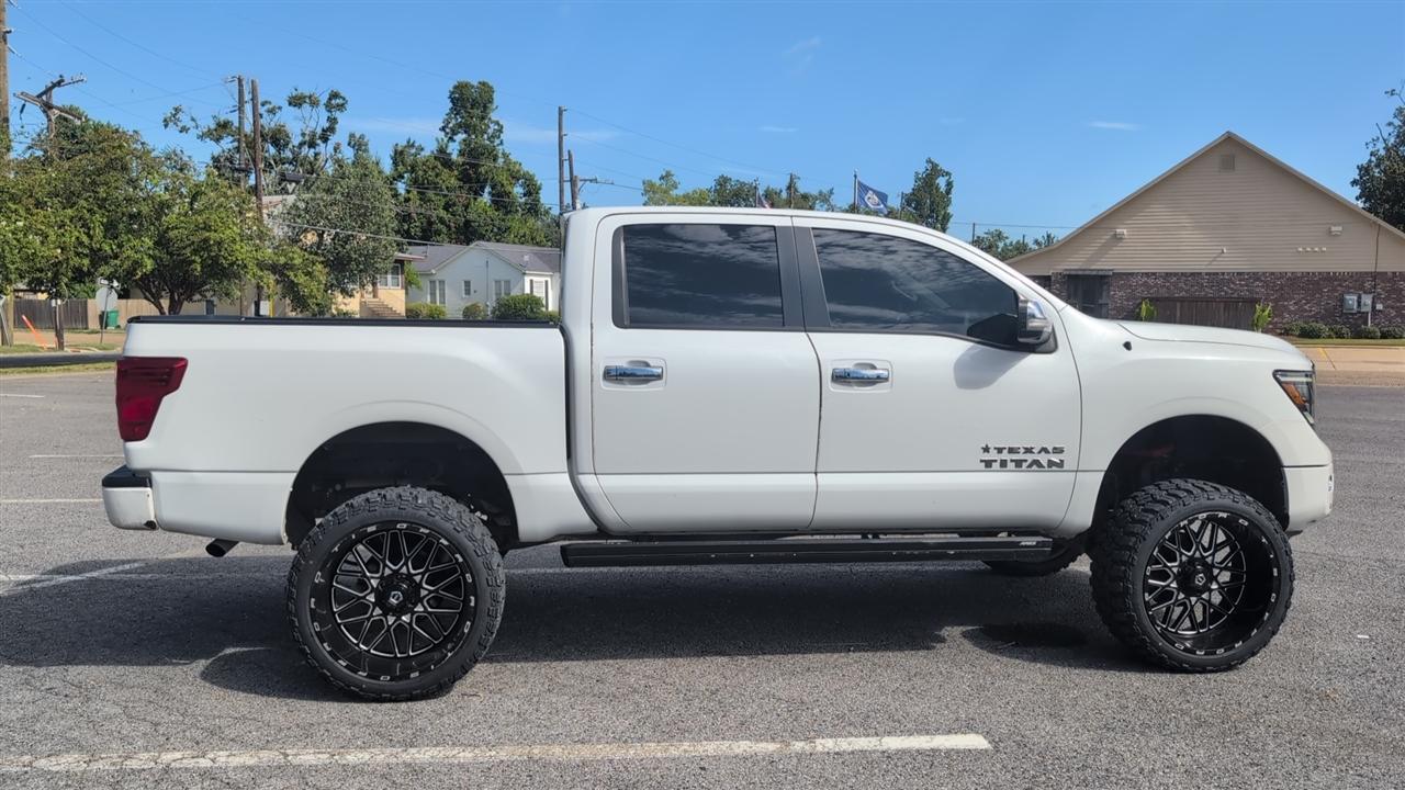 Nissan Titan SV Crew Cab 4WD 2021