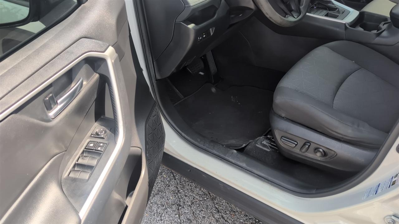 Toyota RAV4 XLE AWD 2021