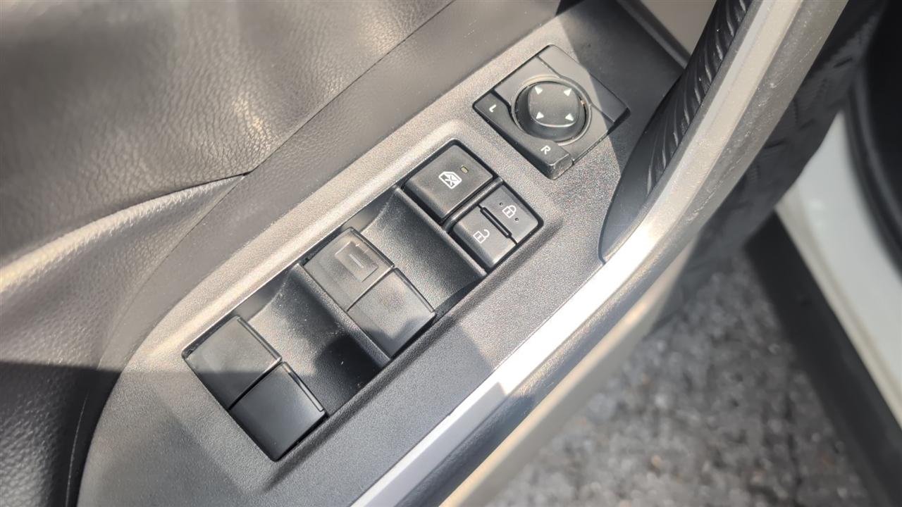Toyota RAV4 XLE AWD 2021