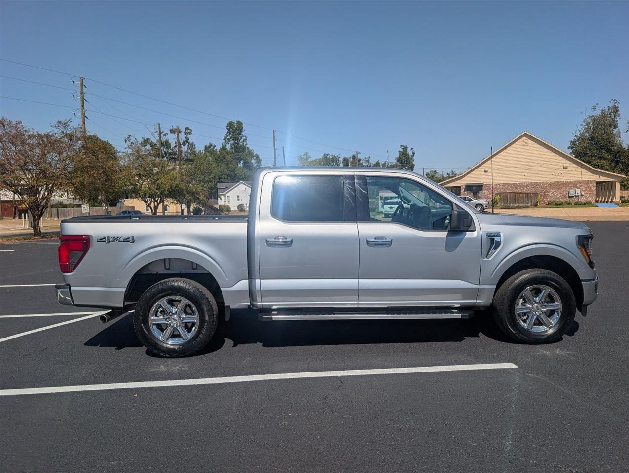 Ford F-150 XLT SuperCrew 4WD 2025