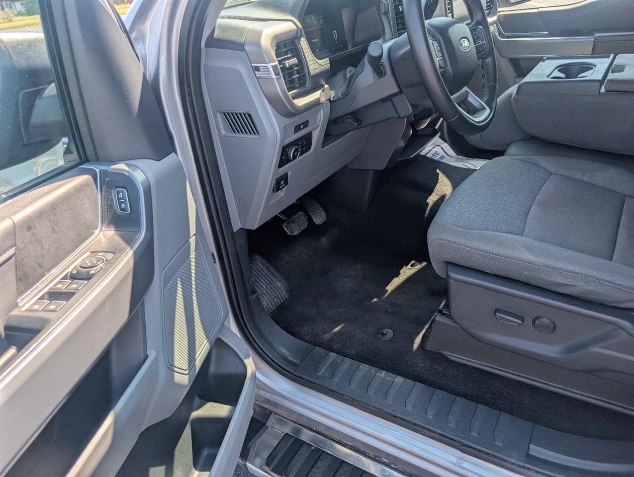 Ford F-150 XLT SuperCrew 4WD 2025