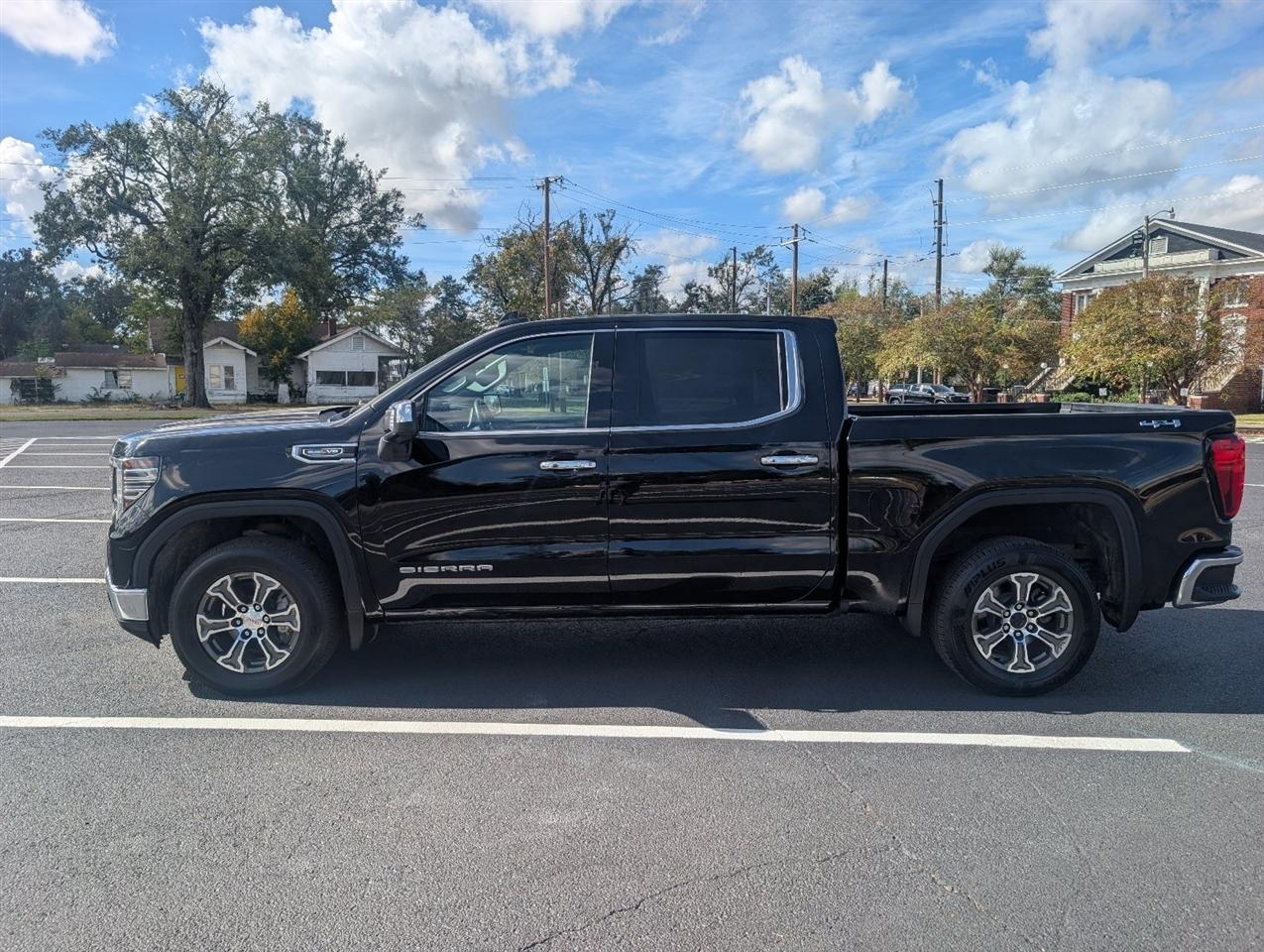 GMC Sierra 1500 SLT Crew Cab 4WD 2025
