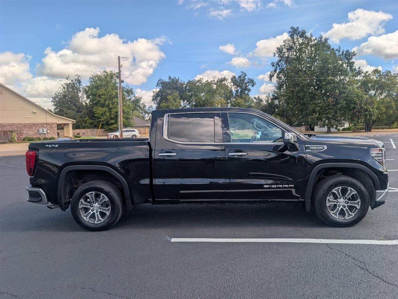 GMC Sierra 1500 SLT Crew Cab 4WD 2025