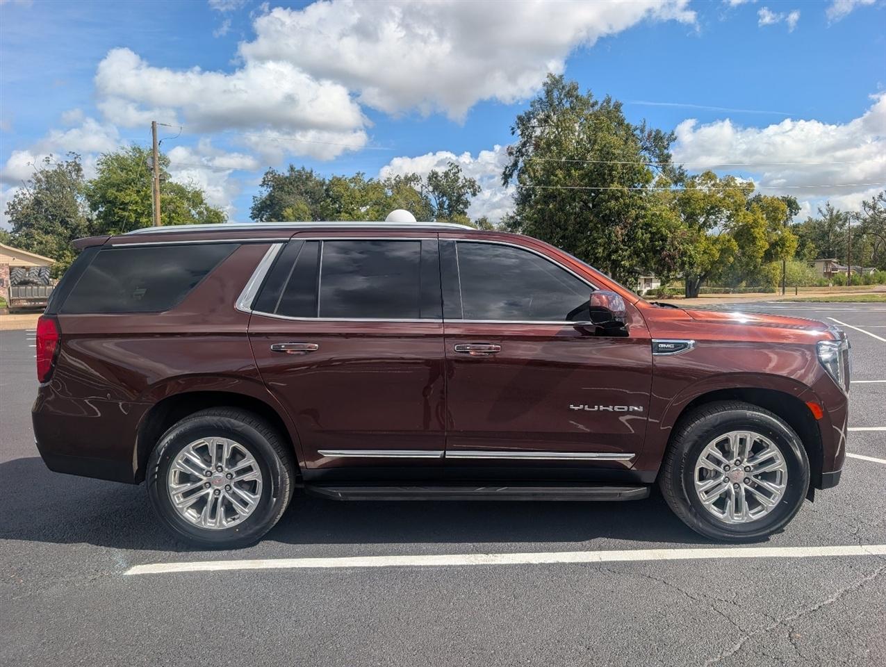 GMC Yukon SLT 4WD 2023