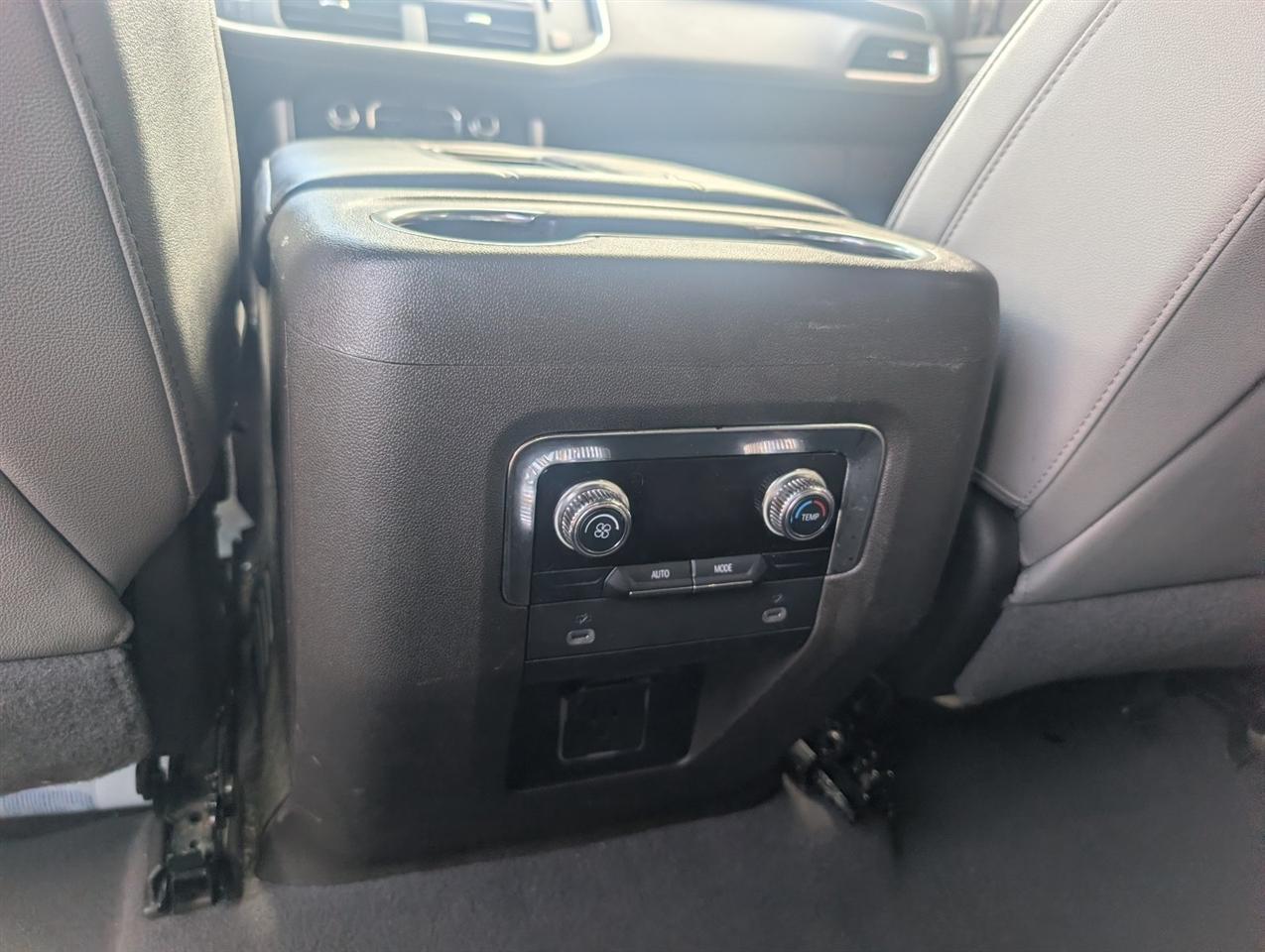 GMC Yukon SLT 4WD 2023