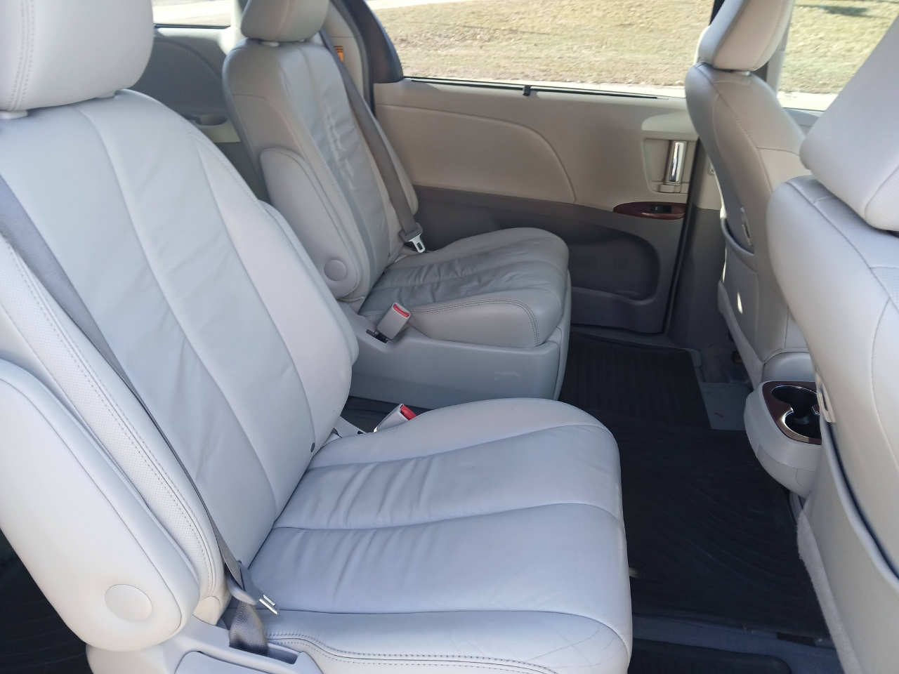 Toyota Sienna Limited AWD 7-Passenger V6 2013