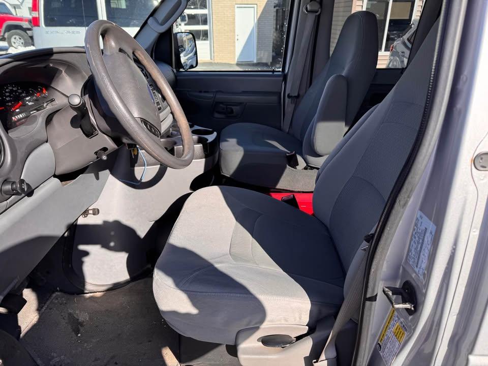 Ford Econoline E-350 XL Super Duty 2008