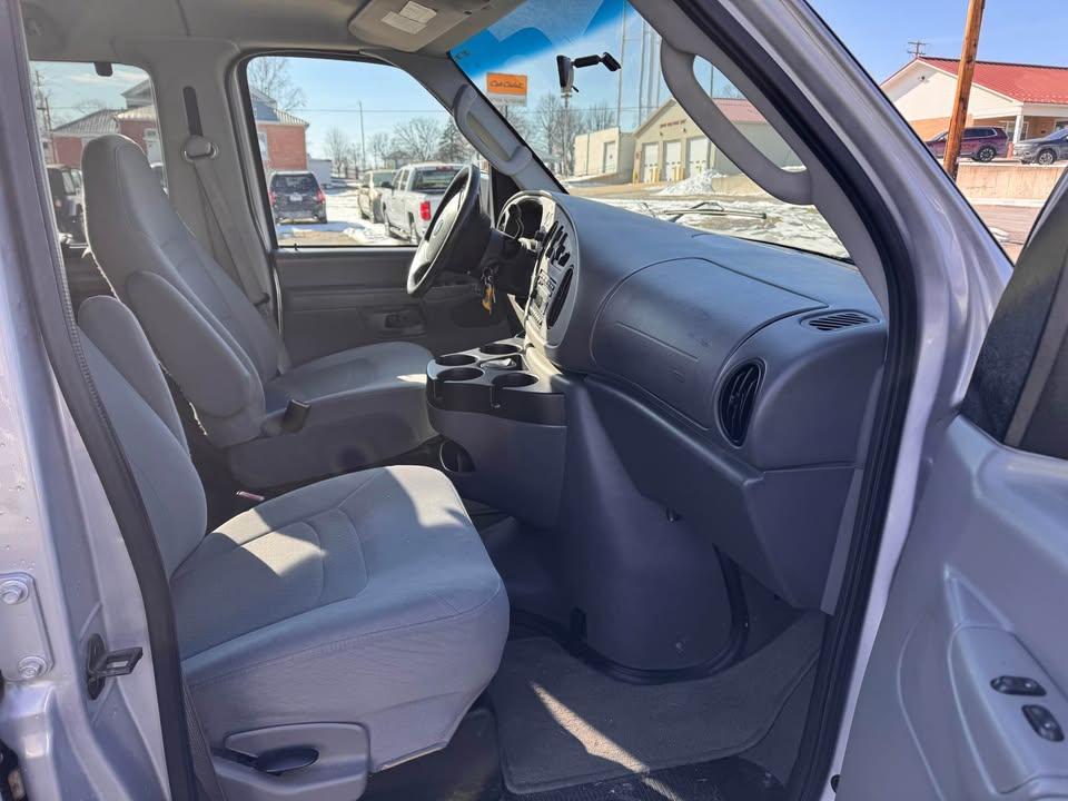 Ford Econoline E-350 XL Super Duty 2008