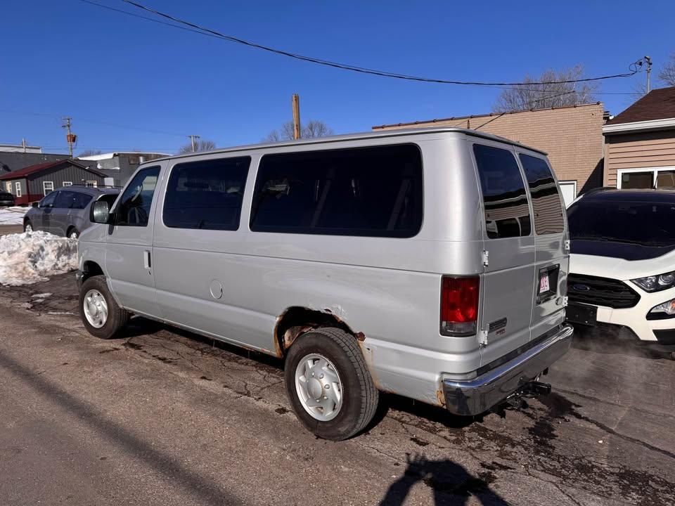Ford Econoline E-350 XL Super Duty 2008