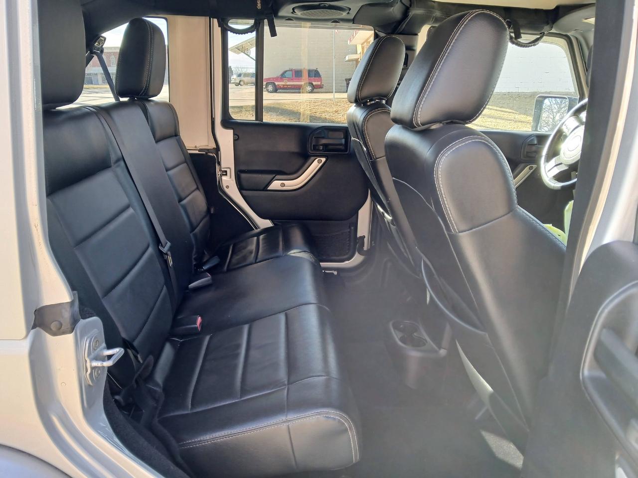 Jeep Wrangler Unlimited Sahara 4WD 2012