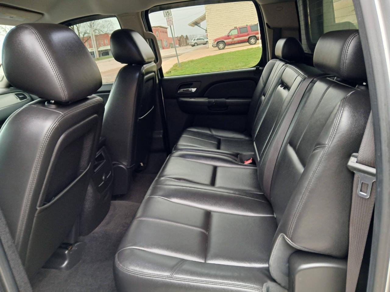 Chevrolet Silverado 1500 LTZ Crew Cab 4WD 2012