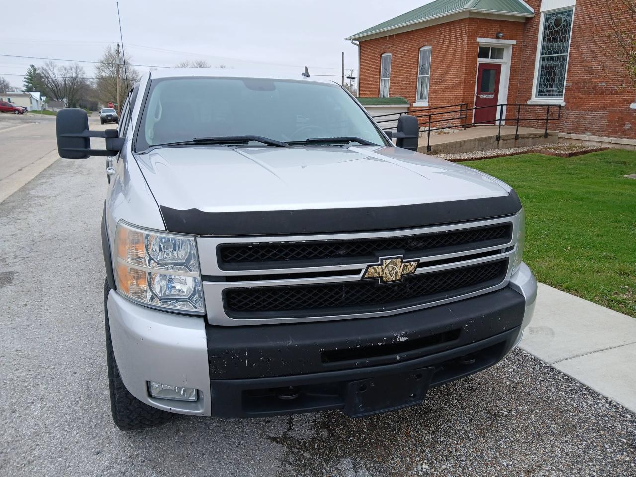 Chevrolet Silverado 1500 LTZ Crew Cab 4WD 2012