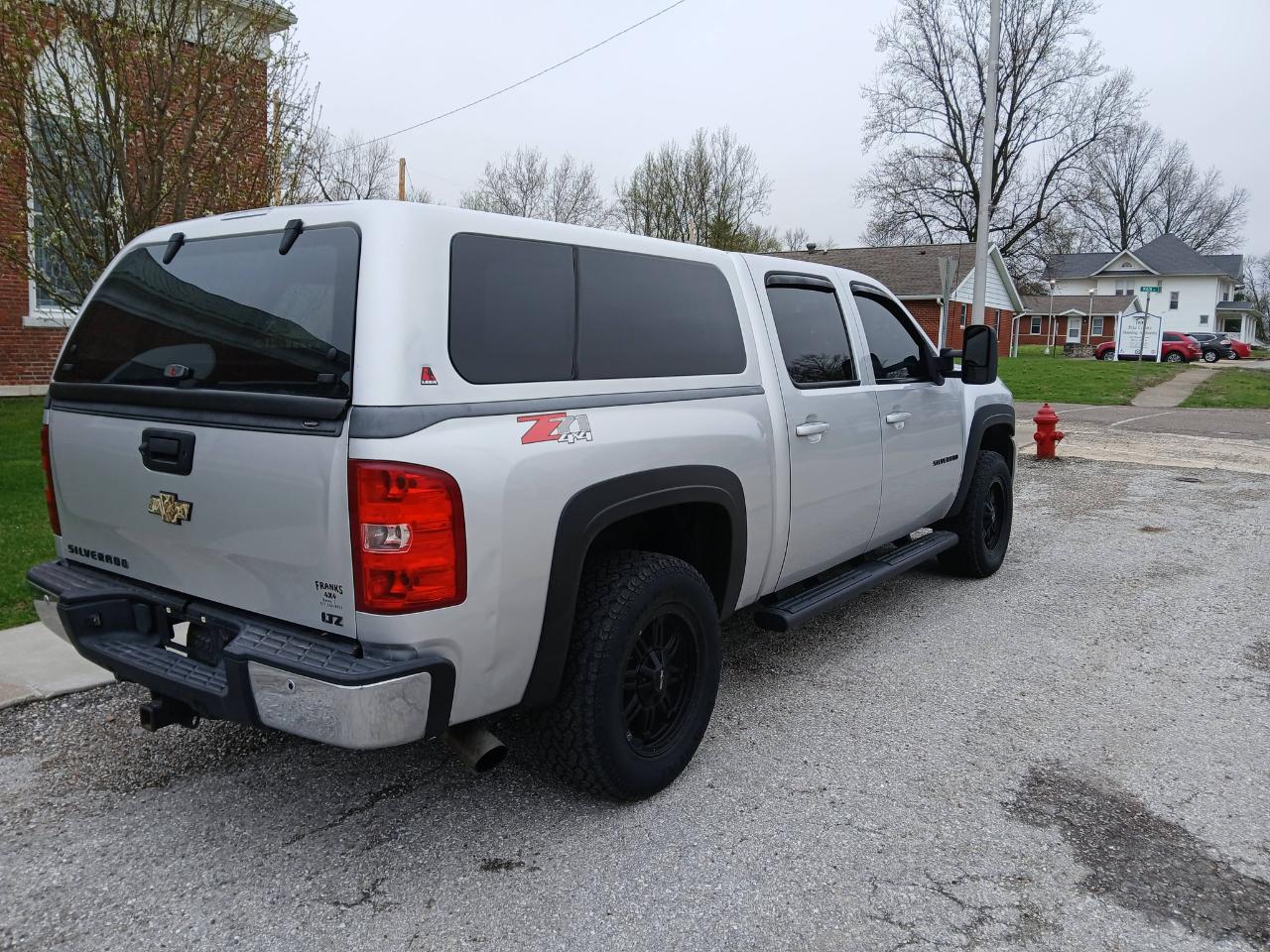 Chevrolet Silverado 1500 LTZ Crew Cab 4WD 2012