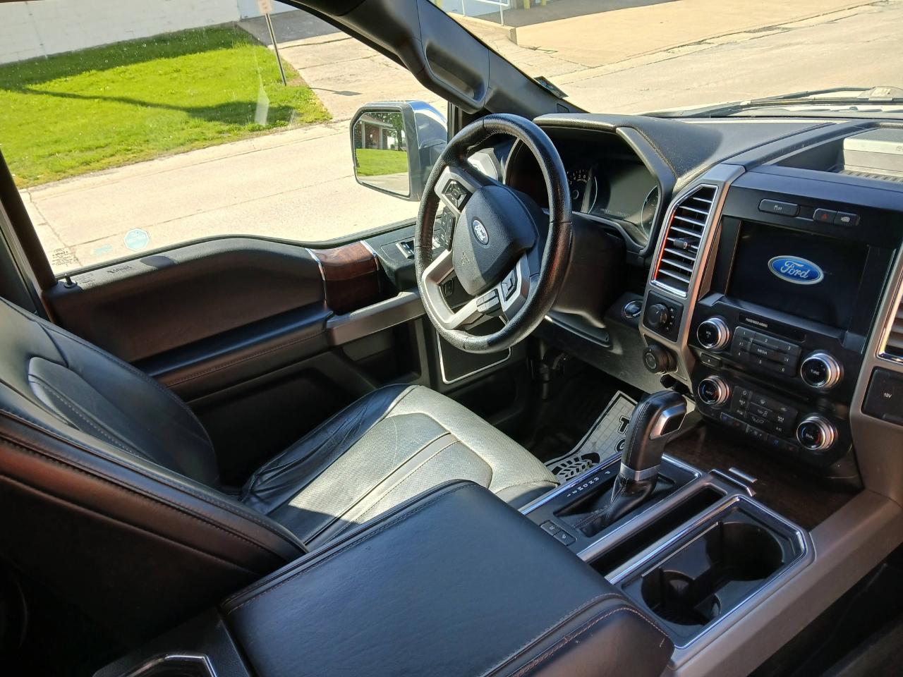 Ford F-150 Platinum SuperCrew 5.5-ft. Bed 4WD 2016