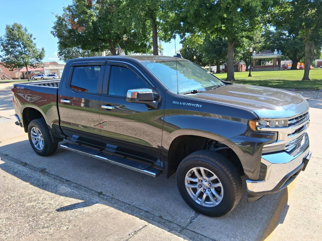 Chevrolet Silverado 1500 LT Crew Cab 4WD 2021