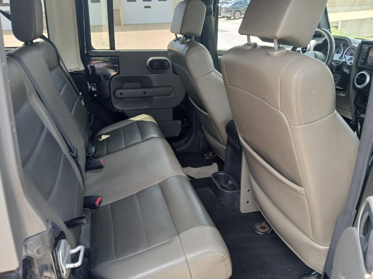 Jeep Wrangler Unlimited Sahara 4WD 2010