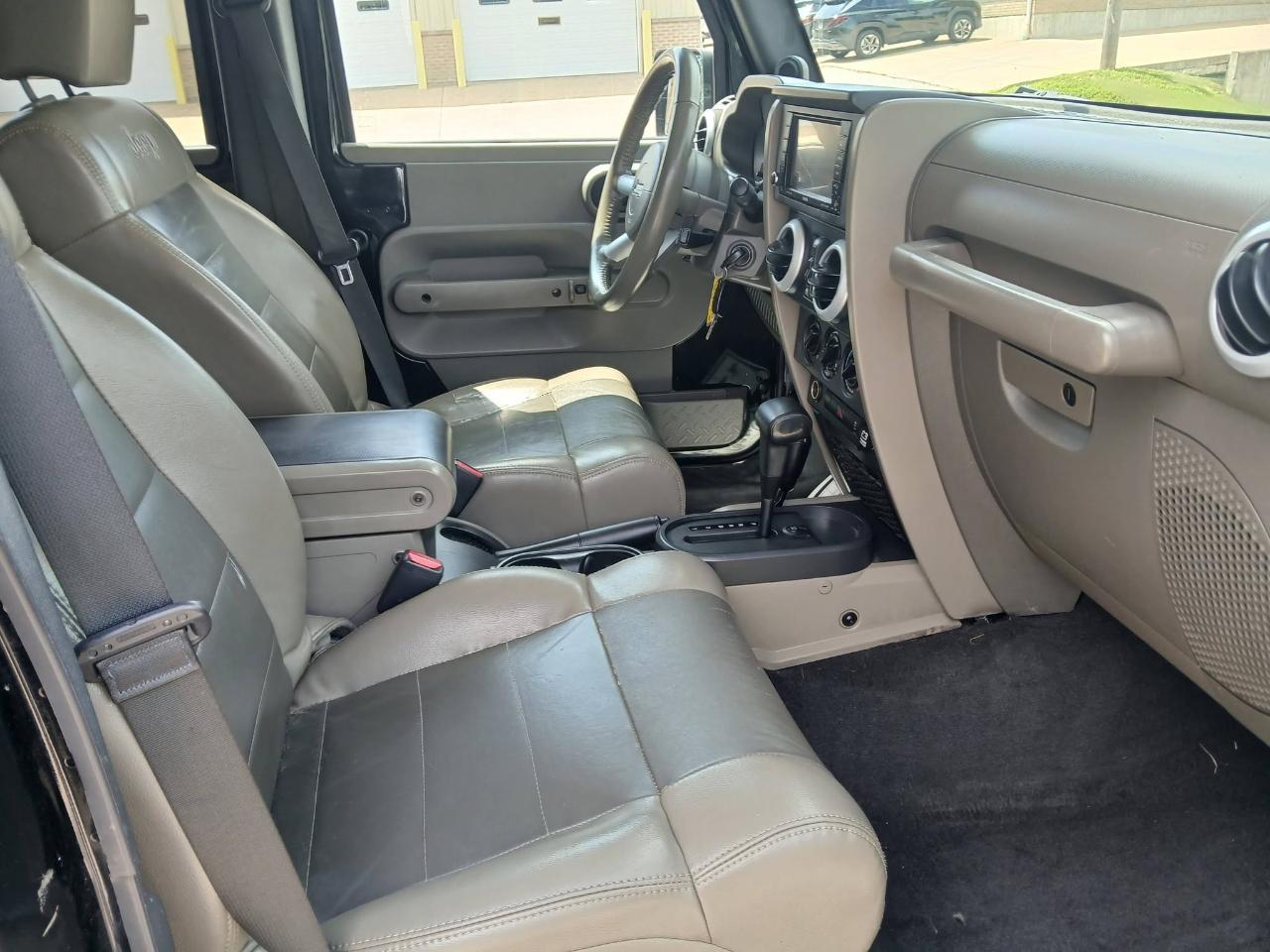 Jeep Wrangler Unlimited Sahara 4WD 2010
