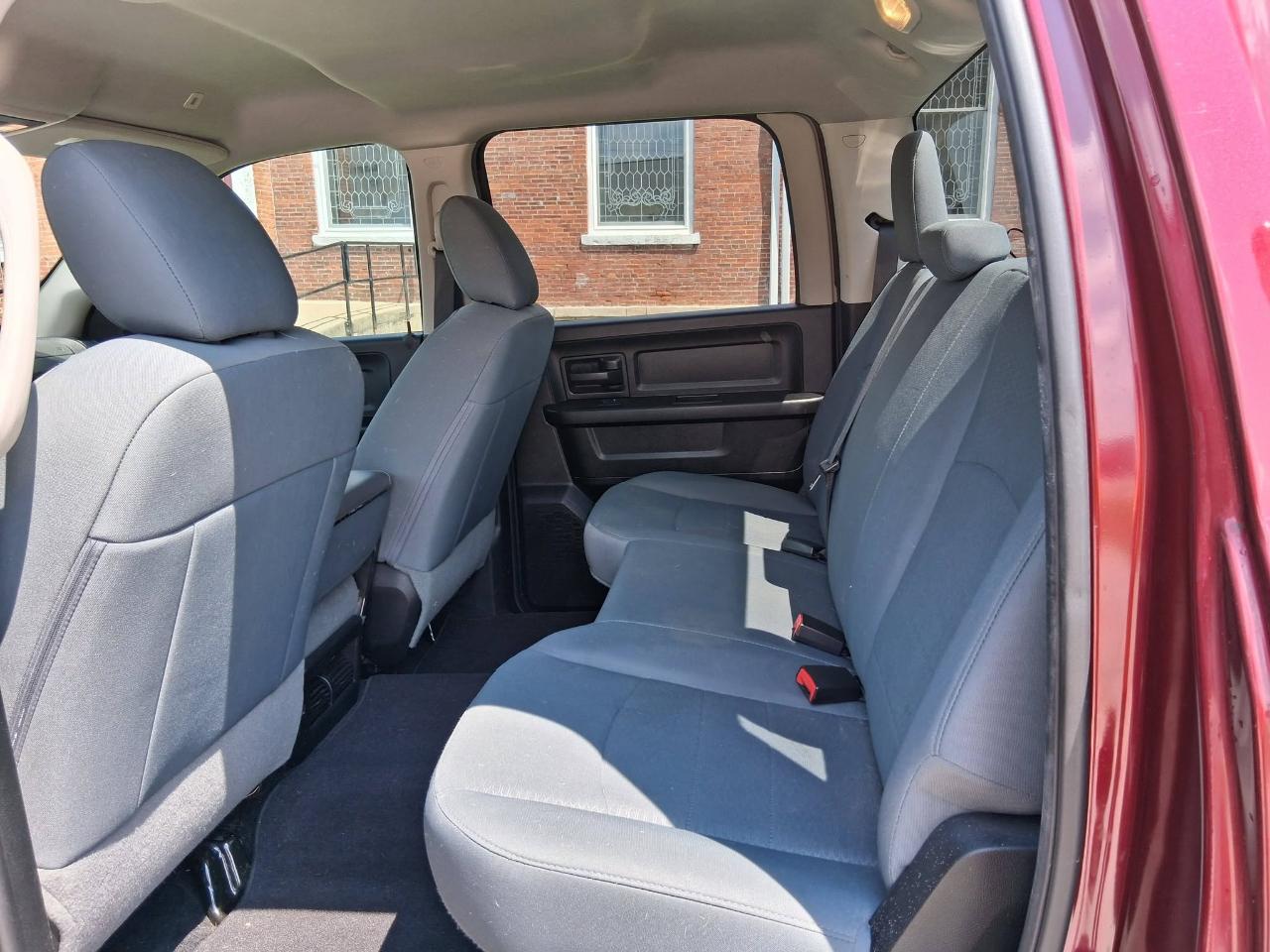 RAM 1500 Tradesman Crew Cab SWB 4WD 2017