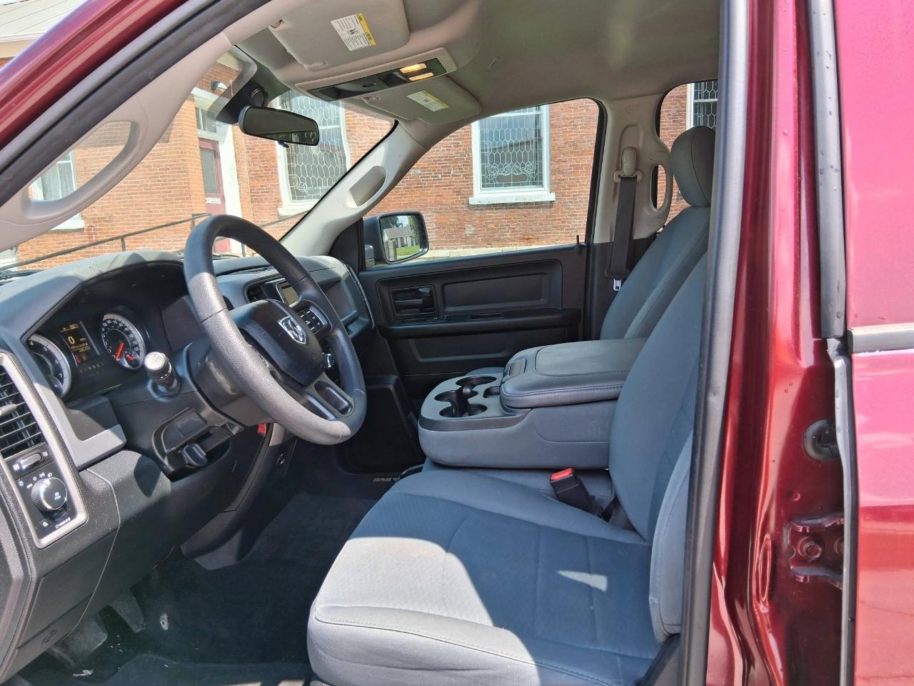RAM 1500 Tradesman Crew Cab SWB 4WD 2017
