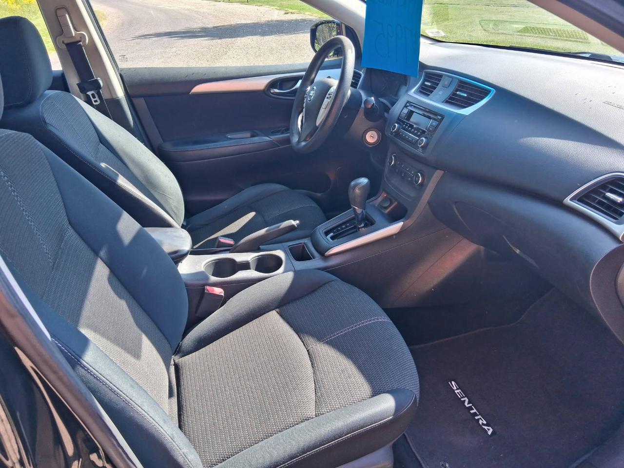 Nissan Sentra S 6MT 2017