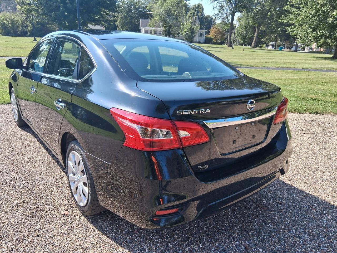 Nissan Sentra S 6MT 2017