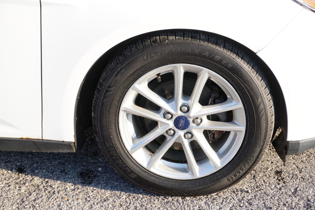 Ford Focus SE Sedan 2016